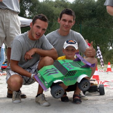 Family day – stavba kapot, vlastní závody, disciplíny a soutěže s RC auty pro velmi kreativní a pohodovou firmu a její skvělé lidi