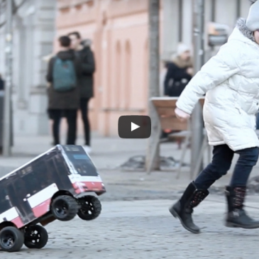 Zatěžkávací zkouška prototypu RC autobusu na České v Brně